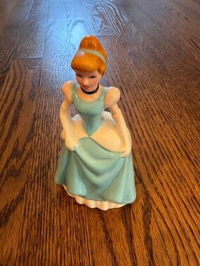 Vintage Walt Disney Productions Cinderella Ceramic Porcelain 6” figurine Japan